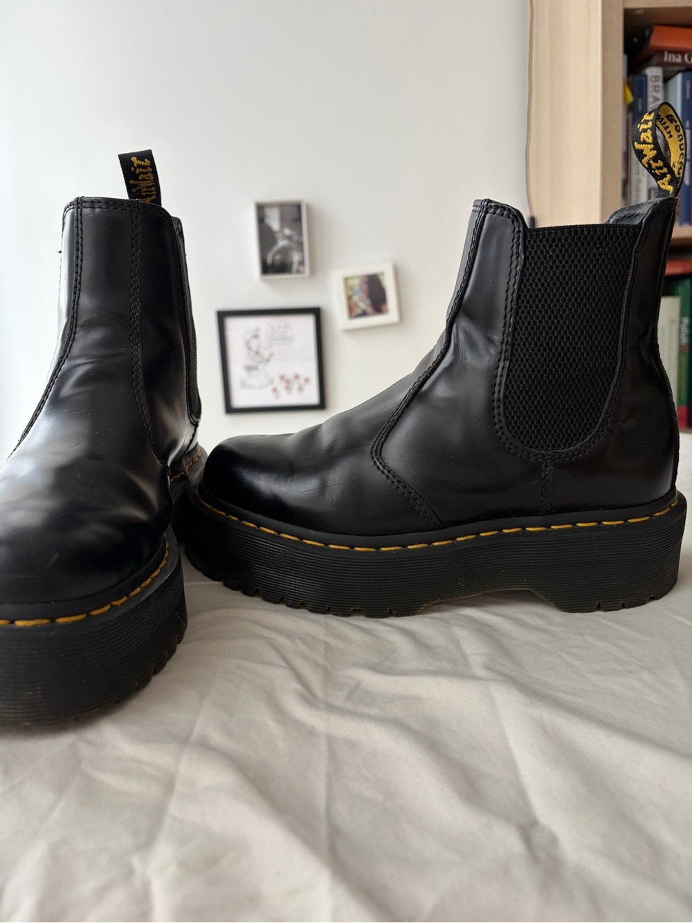Dr. Martens 2976 Quad Platform Chelsea Boots outstanding condition! Size 7